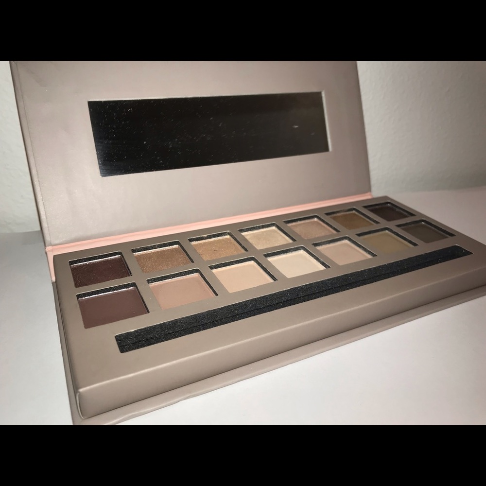 The Nudes (eyeshadow pallete)